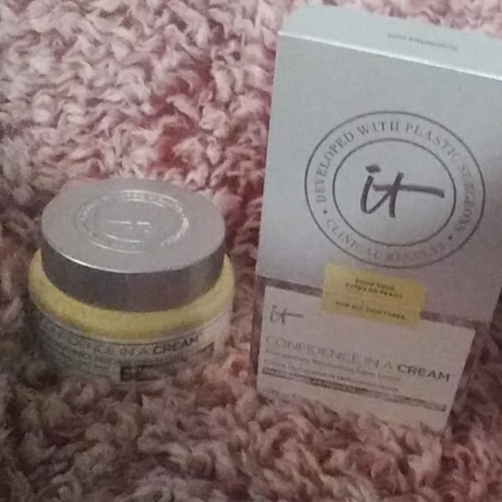 It Cosmetics confidence in a cream
